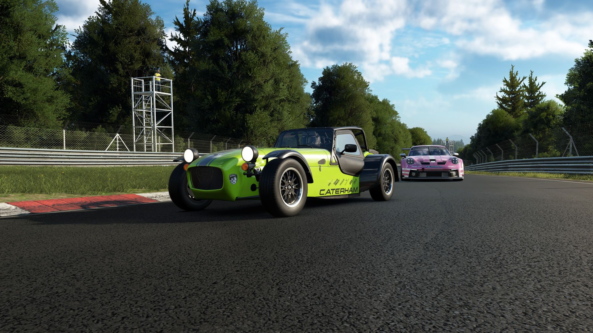 Caterham y 911 Cup compartiendo tanda en la Nordschleife