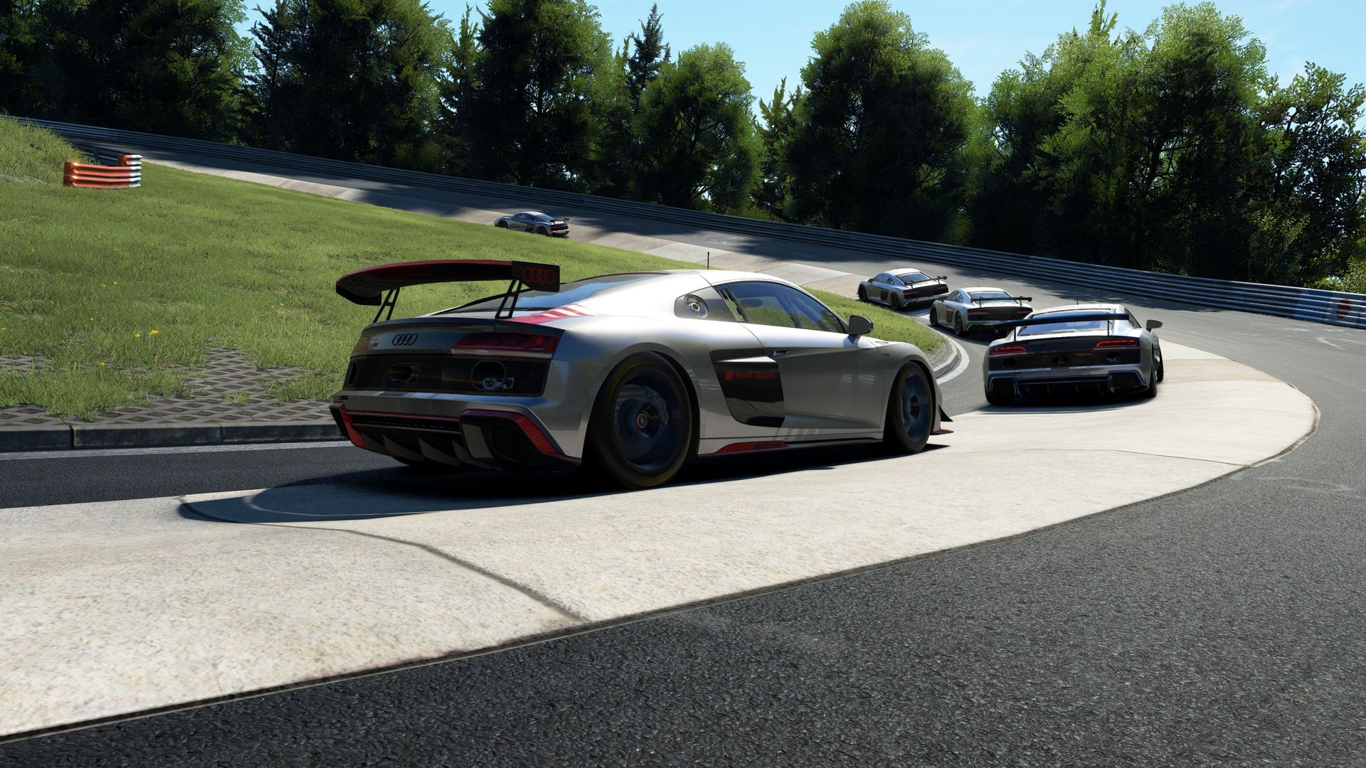 Grupo de GT3 encadenando una curva de enlace